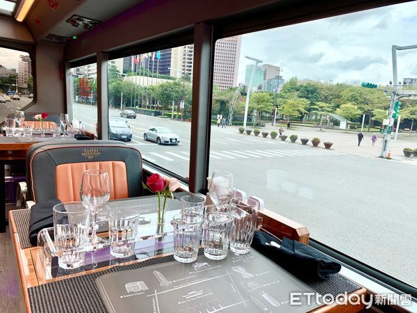 ▲「臺北市雙層餐車」在今（9日）記者會首度亮相。（圖／記者彭懷玉攝）