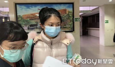 捲入瑞軒內線交易案　美女CEO捧著這本書跟老公移送北檢