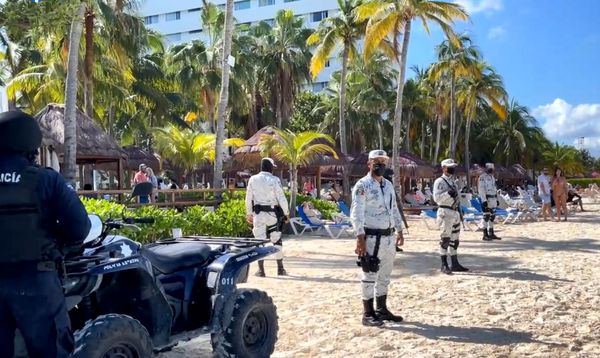 ▲▼坎昆市一家名為「綠洲棕櫚」（Oasis Palm）的海灘度假村7日上午出現5名身穿軍裝的槍手，騎著水上摩托車掃射至少20槍，墨西哥軍警隨即加派人手控制海灘。（圖／翻攝自Facebook／Inspector Nocturno Cancun）