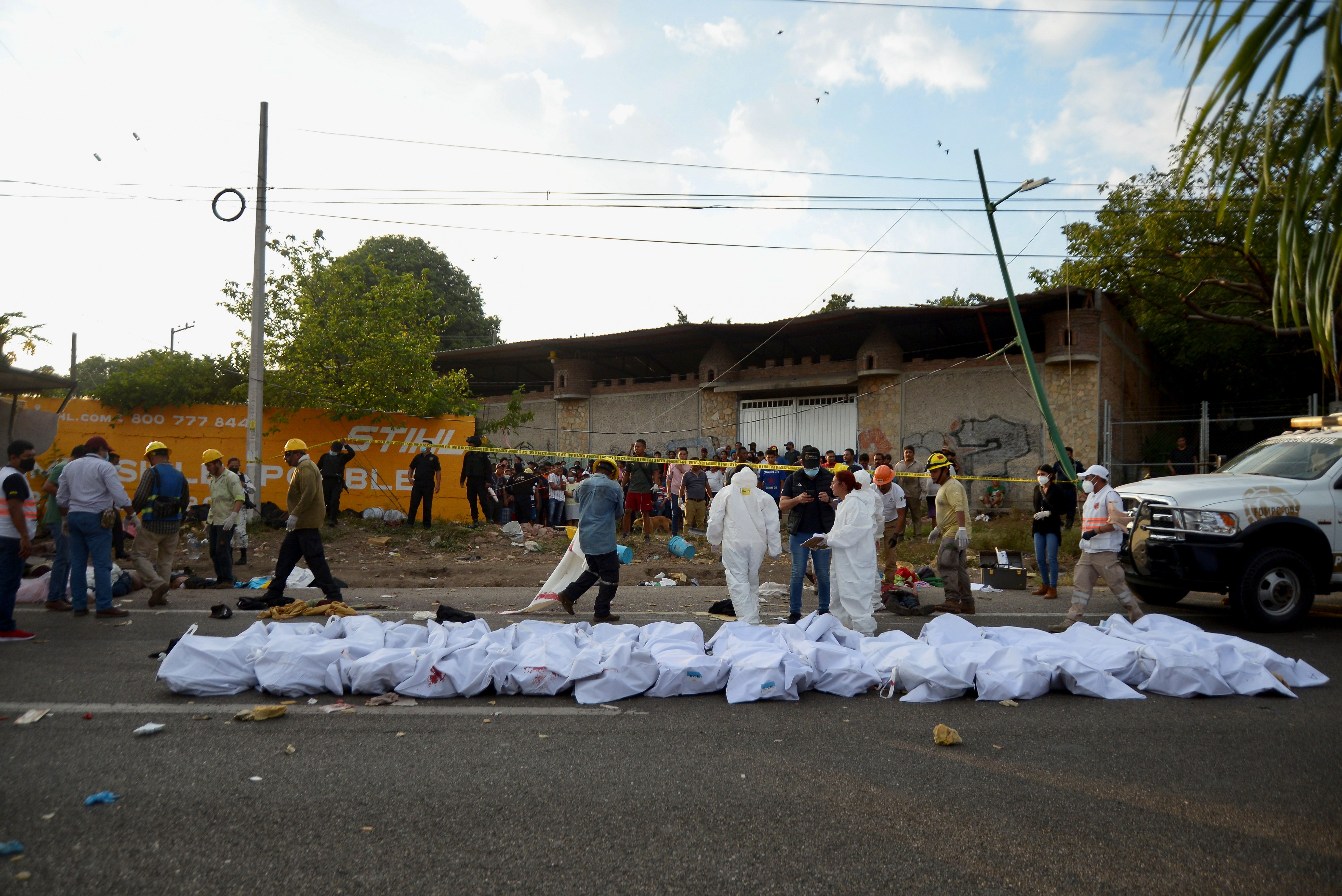 ▲▼墨西哥南部發生貨車翻覆意外，造成49名移民死亡、37人受傷。（圖／路透）