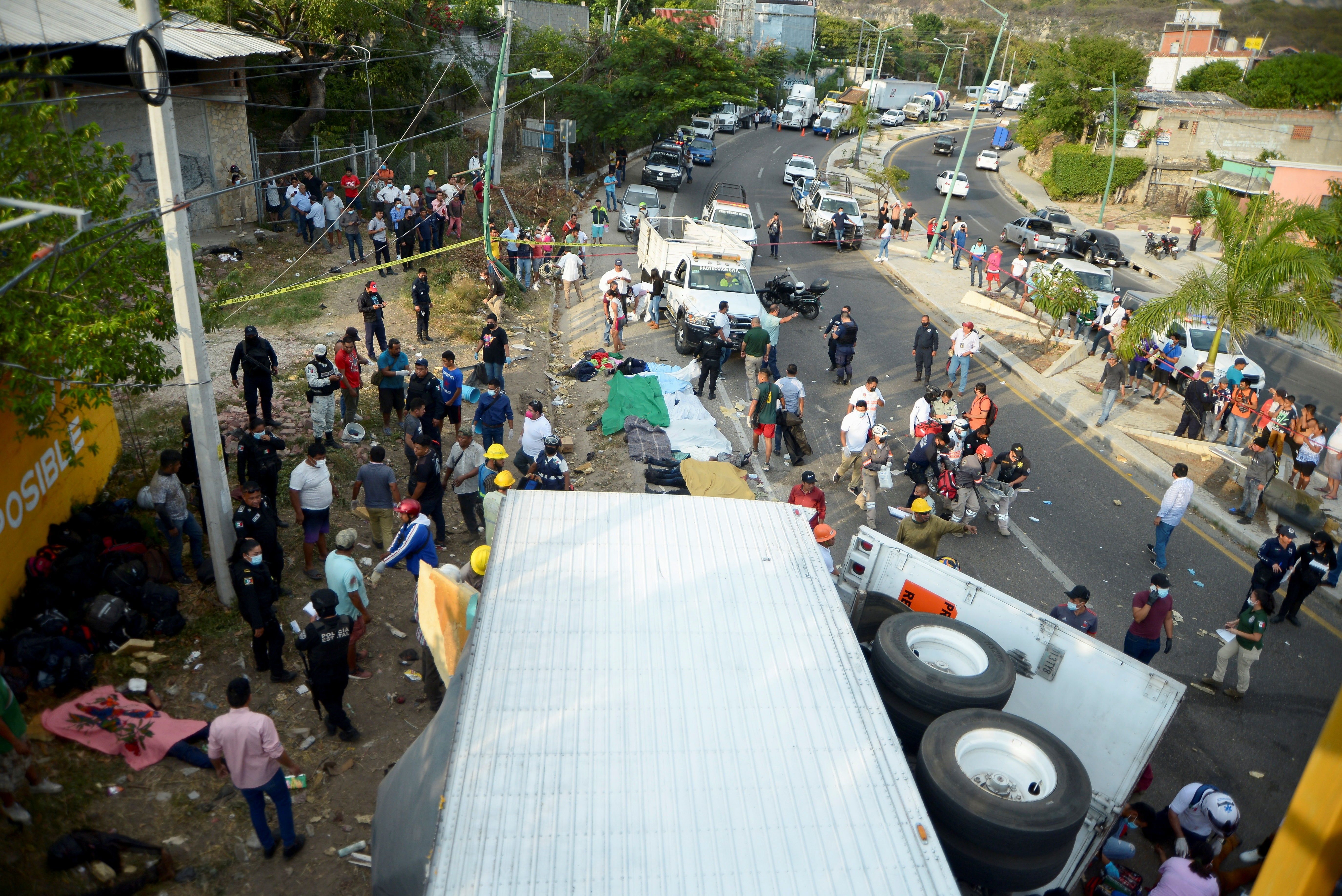 ▲▼墨西哥南部發生貨車翻覆意外，造成49名移民死亡、37人受傷。（圖／路透）