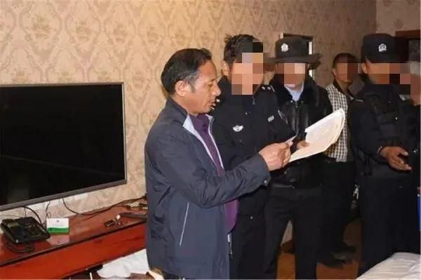 ▲藏族女護士跨界任派出所所長，因收賄被查，意外牽出與前長官的特殊關係。（圖／翻攝微博）