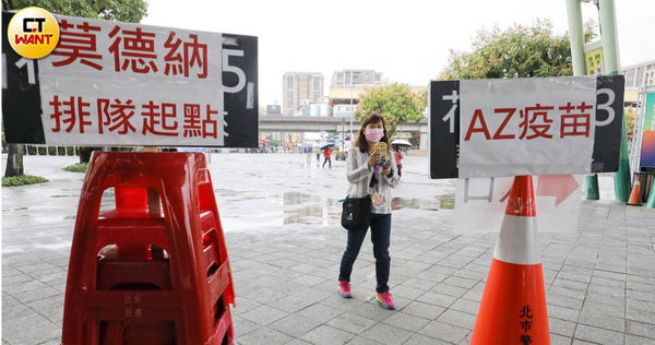 隨著Omicron變異株出現，再加上開放混打、校園接種第二劑開打，新一波的疫苗高峰即將來臨。（圖／侯世駿攝）