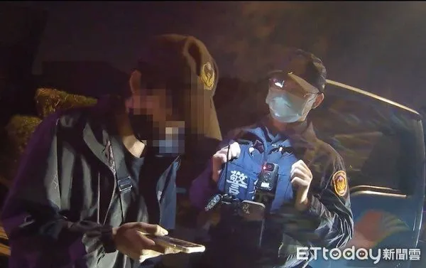 ▲王男竊盜竟向員警辯稱受貨主委託整理倉庫。（圖／大園警分局提供）