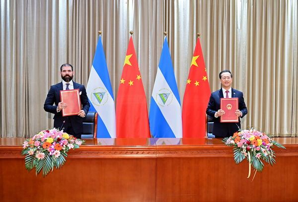▲▼中國與尼加拉瓜代表在天津簽署恢覆邦交聯合公報。尼方簽署代表為總統之子勞雷亞諾·法昆多·奧蒂嘉·穆里洛（Laureano Facundo Ortega Murillo）。（圖／路透）