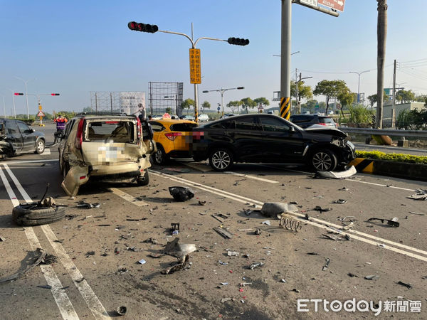 ▲▼嘉義太保5車連環車禍。（圖／記者翁伊森翻攝）