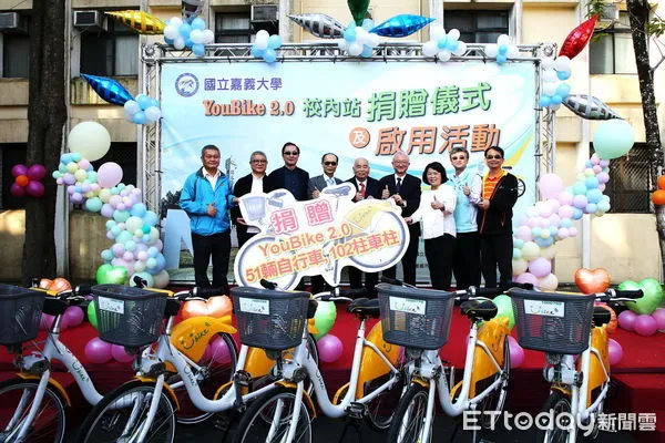 ▲▼嘉大校友捐贈YouBike 2.0運輸系統祝賀母校102週年校慶 。（圖／嘉義大學提供）