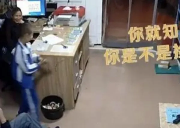 ▲▼寫作業被媽媽罵　男童要求「驗血認親」懷疑自己是撿來的。（圖／翻攝微博）