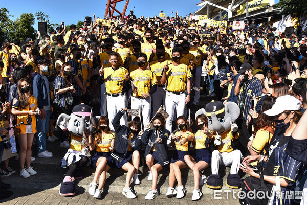 ▲▼中信兄弟封王遊行感謝祭。（圖／記者李毓康攝）