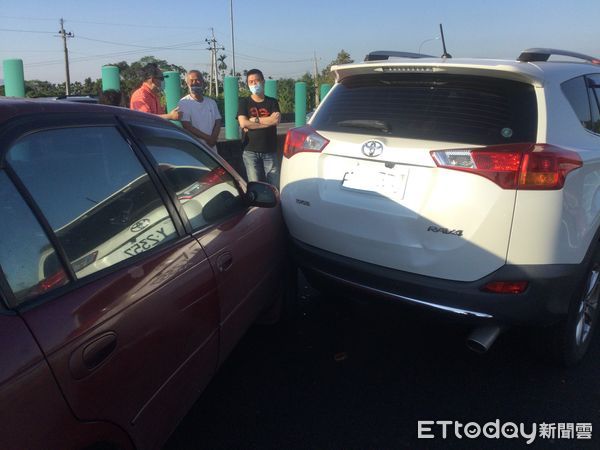 ▲▼國道6車連環撞 。（圖／民眾提供）