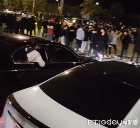 ▲現場人聲吵雜宛若夜市。（圖／大園警分局提供）