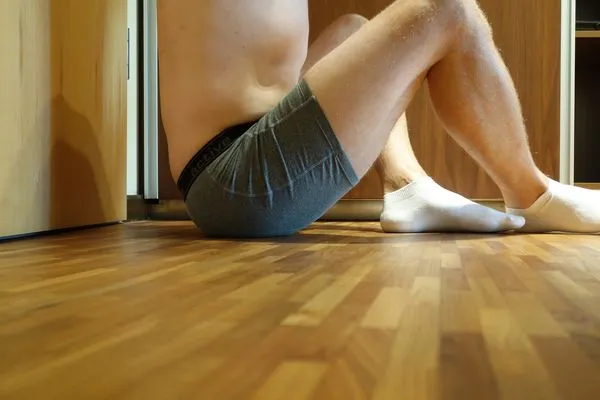 ▲人夫與小三摩鐵床戰，結果內褲上的女性上髮遭老婆發現。（圖／取自免費圖庫pixabay）