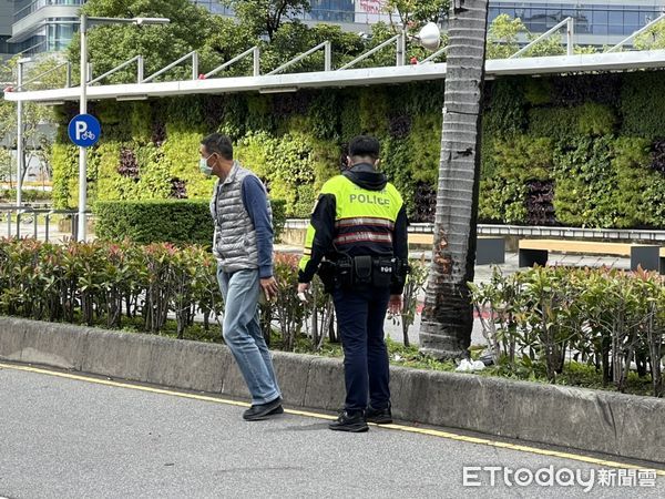 ▲▼新北市板橋區13日中午12時許發生警匪追逐事件，警方連開6槍逮回3男。（圖／記者陳以昇攝，下同）