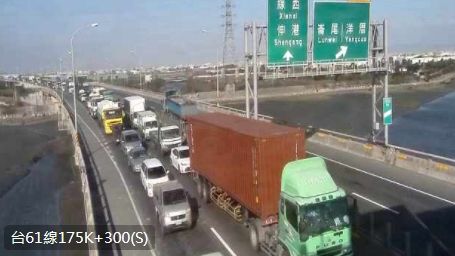▲▼台61西濱車禍。（圖／翻攝即時影像監視器網站）