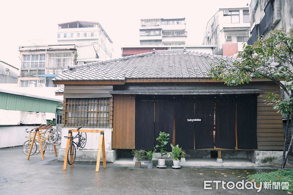 ▲「tokyobike Taiwan」搬遷至萬華區，就位於「新富町文化市場」內的獨棟木造日式建築。（圖／業者提供）