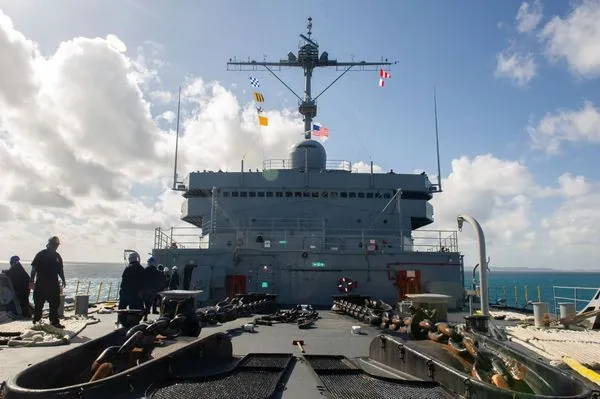 ▲▼美國海軍的潛水母艦法蘭克凱博號（USS Frank Cable，AS-40）睽違6年再度泊靠日本。（圖／翻攝自法蘭克凱博號官方Facebook／@FrankCableAS40 ）