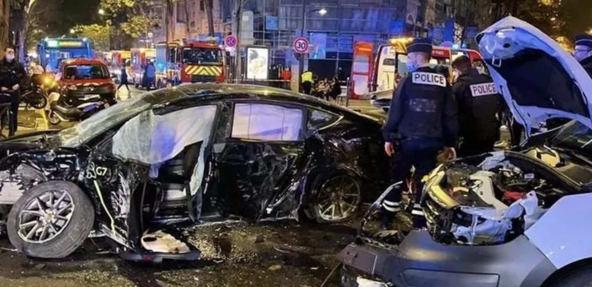 ▲▼特斯拉暴衝釀1死20傷！　巴黎最大計程車行全面停用Model 3。（圖／翻攝推特）