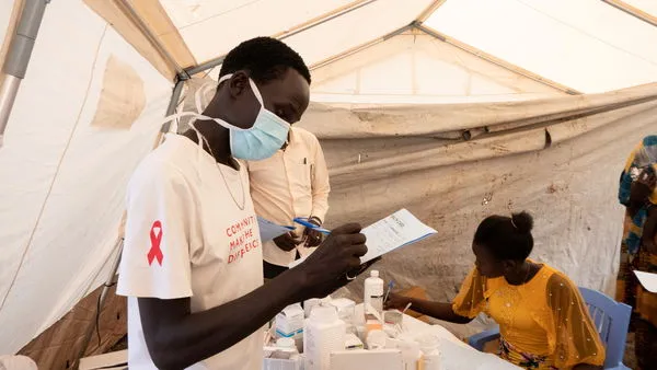 ▲▼南蘇丹小鎮中，由無國界醫生組織設立的臨時診所。（圖／路透）