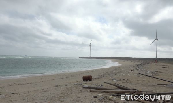 ▲▼日本浮石飄留到澎湖 。（圖／記者陳韋男攝）