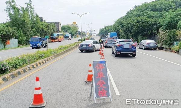 ▲吳姓男子今年6月間在基隆飲用米酒後騎車上路往桃園，行經龜山區忠義路二段時因闖紅燈被員警攔查，欲進行酒測時竟猛催油門欲逃逸，員警拉住其衣領被拖行50公尺後因摔車被逮。（資料照／記者沈繼昌翻攝，與本新聞無關）