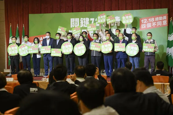 ▲▼兼任民進黨主席的總統蔡英文於高雄舉行中常會。（圖／民進黨提供）