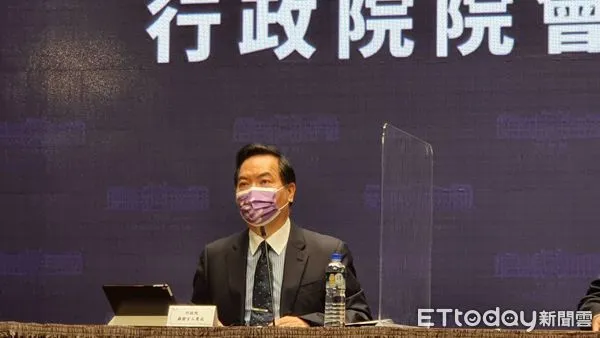 ▲▼中選會主委李進勇、行政院發言人羅秉成。（圖／記者陳家祥攝）