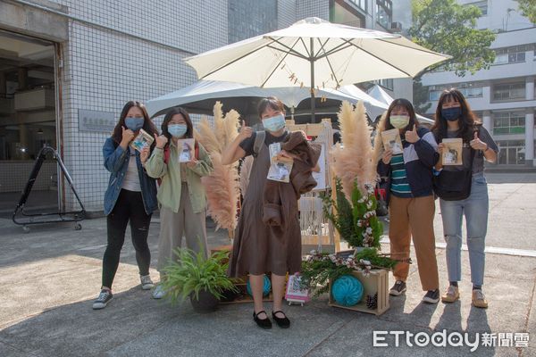 ▲嘉南藥理大學於15日晚上舉辦聖誕節點燈儀式，宣告年度聖誕週活動開跑。（圖／記者林悅翻攝，下同）