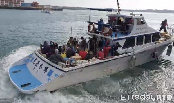 ▲▼ 澎湖公投選票怕天氣不佳趕緊送離島 。（圖／記者陳韋男攝）