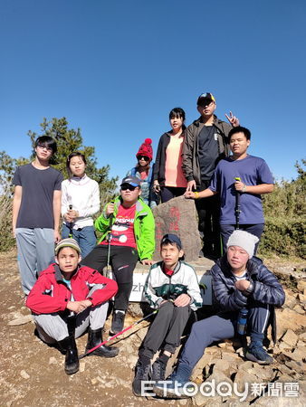 ▲玉山國家公園管理處帶領視障孩子用「心」看玉山。（圖／玉山國家公園管理處提供）