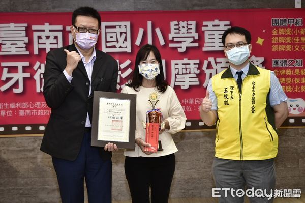 ▲第二屆全國國小潔牙觀摩微電影比賽，台南區賽由甲組小新國小、佳里國小及文元國小，乙組果毅國小、保東國小及北勢國小拿下前三名。（圖／記者林悅翻攝，下同）