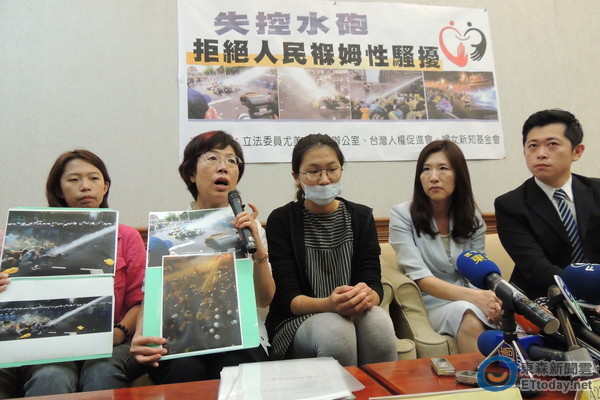民進黨立委尤美女12日帶著反核四佔領忠孝西路的劉姓女學生召開記者會。（圖／尤美女辦公室提供）