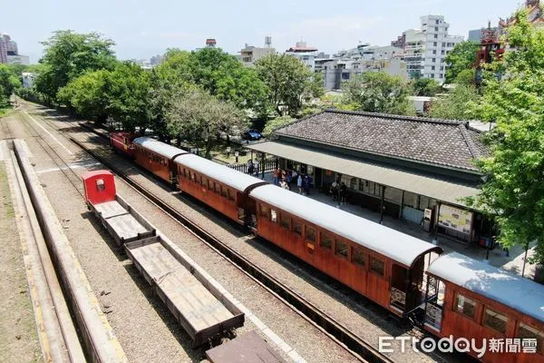 ▲▼ 林鐵火車搭配台灣設計展。（圖／記者翁伊森翻攝）