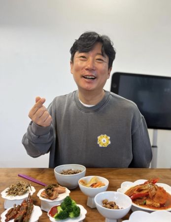 ▲▼李壽根與妻子。（圖／翻攝自朴智妍IG）