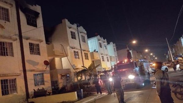 日前墨西哥發生一件離奇火災，一位女子獲救後竟原地消失無蹤。（翻攝Superpapo 25臉書）