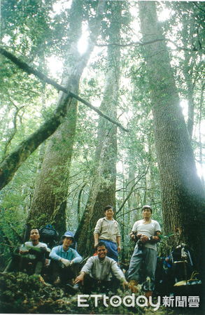 ▲玉山國家公園管理處推出玉山系列叢書《玉山煙雲》、《鍾愛玉山》攝影輯。（圖／玉山國家公園管理處提供）