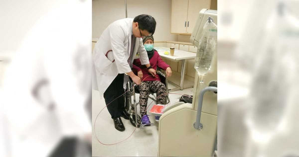 張嘉修醫師緊急將男子腳部的血栓吸出、溶解，目前男子恢復健康，服用藥物穩定病況。示意圖  報系資料照 