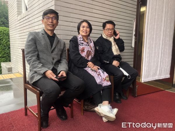 ▲▼民進黨立委鍾佳濱、劉世芳、吳秉叡在議場前排班。（圖／記者林銘翰攝）