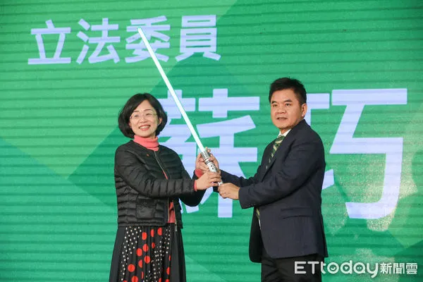 ▲民進黨立委蘇巧慧出席「超越高雄+ 莊瑞雄」，力挺莊瑞雄投入屏東縣長初選。（圖／記者林敬旻攝）