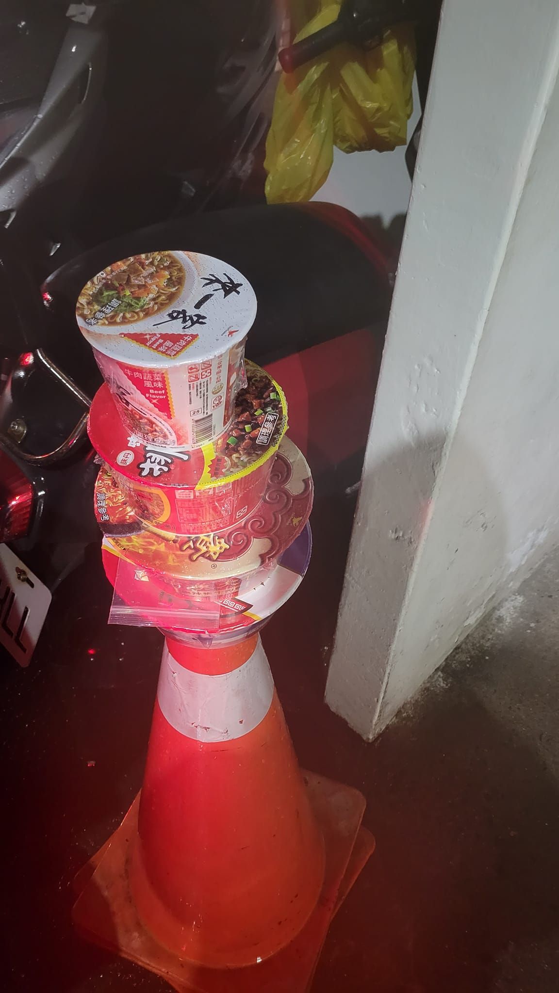 ▲▼             。（圖／翻攝UberEats 台北（交流、討論區））