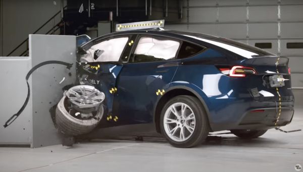 特斯拉Model Y、Model 3最新IIHS撞測成績曝 靠一項改變更安全 | ETtoday車雲 | ETtoday新聞雲
