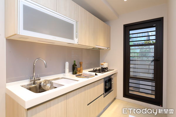 ▲▼中永和在地建商漢皇集團整合於中和市中心整合千坪土地，推出指標大案「漢皇欽禾」。發表會上漢皇集團副董事長孫鼎翔、副總經理蔡孟言、甲山林機構總經理張境在以及上境設計負責人許富居聯袂出席為推案加持。（圖／記者湯興漢攝）