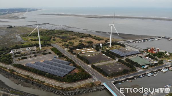 ▲綠電生力軍再+1 　年產123萬度！海山漁港太陽能光電系統新年開工大吉。（圖／記者陳凱力翻攝）