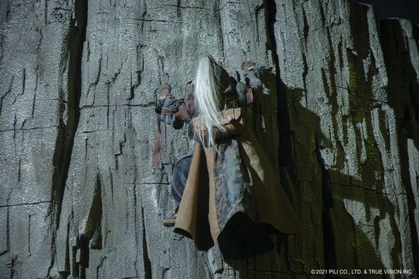 ▲▼《素還真》為了更寫實呈現攀岩戲，於片場打造出高3米的巨大實體山壁。（圖／威視提供）