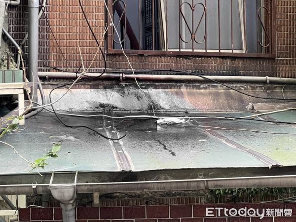 ▲▼新北永和3匪持槍與警對峙，嫌中彈後血跡噴濺。（圖／記者陳以昇攝）