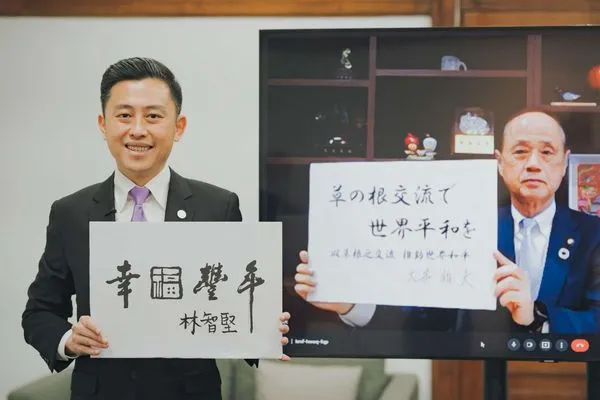 ▲林智堅與日本姊妹市岡山市大森雅夫市長視訊會談。（圖／新竹市政府提供）