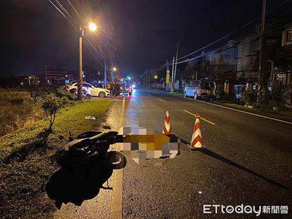 ▲▼宜蘭23日傍晚，發生女騎士與砂石車車禍，24歲吳姓女騎士不幸當場身亡。（圖／記者游芳男翻攝，下同）