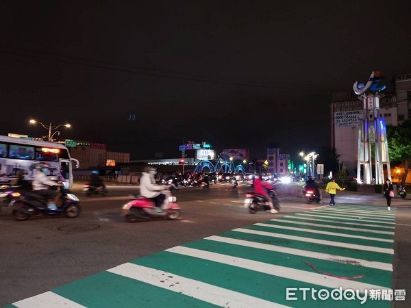 ▲警方呼籲人車遵循員警疏導。（圖／桃園市政府警察局提供）