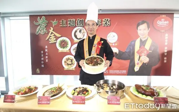 ▲台中農會推禮盒迎新春，40年老店搭茶金熱潮推年菜組。（圖／農會提供、記者游瓊華攝）