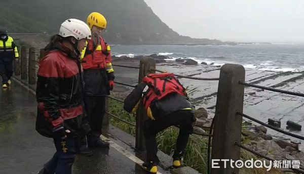 ▲▼     基隆釣客落海，搜救人員持續搜救中        。（圖／記者郭世賢翻攝）