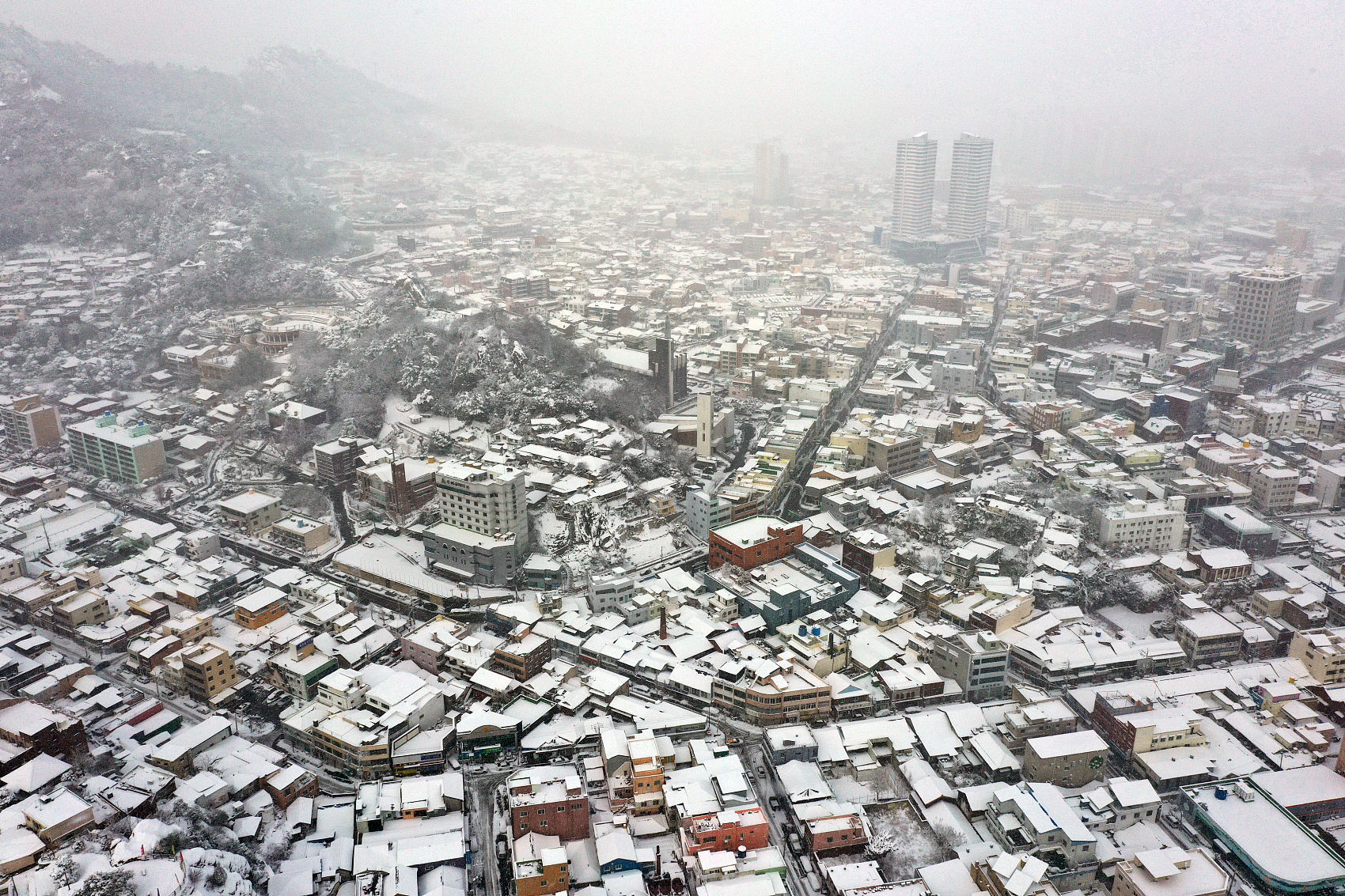 ▲▼南韓全羅南道木浦市26日降下暴雪。（圖／CFP）